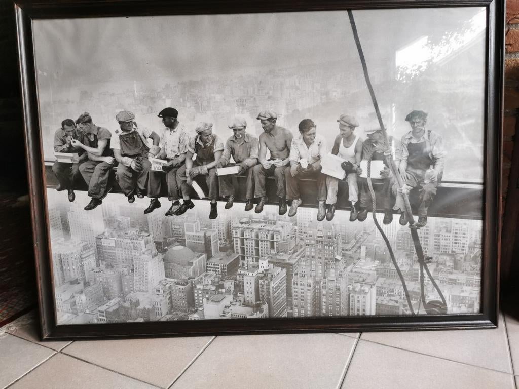 Mannen op balk new york, Ophalen