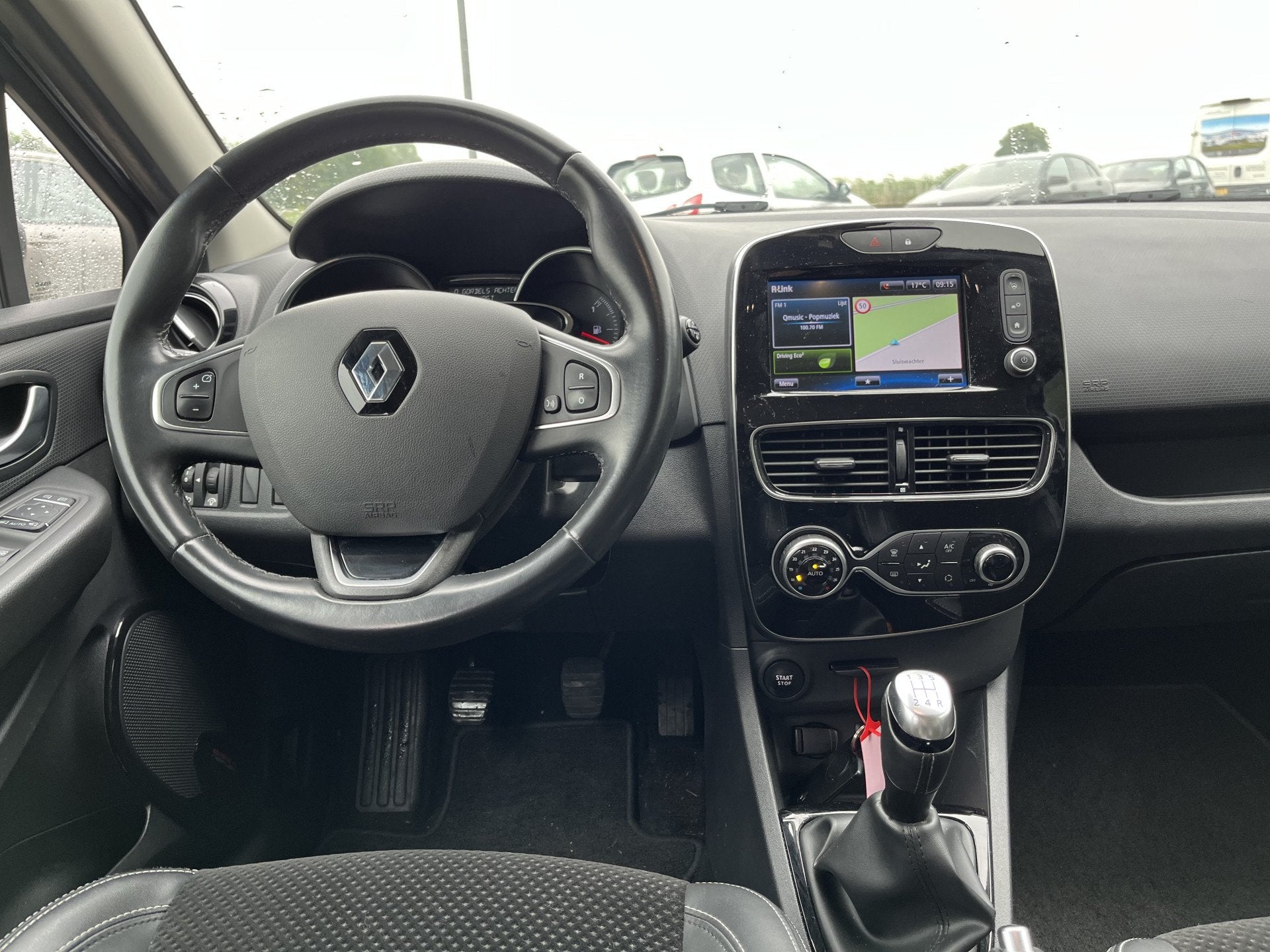 Renault Clio 0.9 TCe Intens Camera / Navigatie / Climate / K, Auto's, Voorwielaandrijving, Gebruikt, 580 kg, Leder en Stof