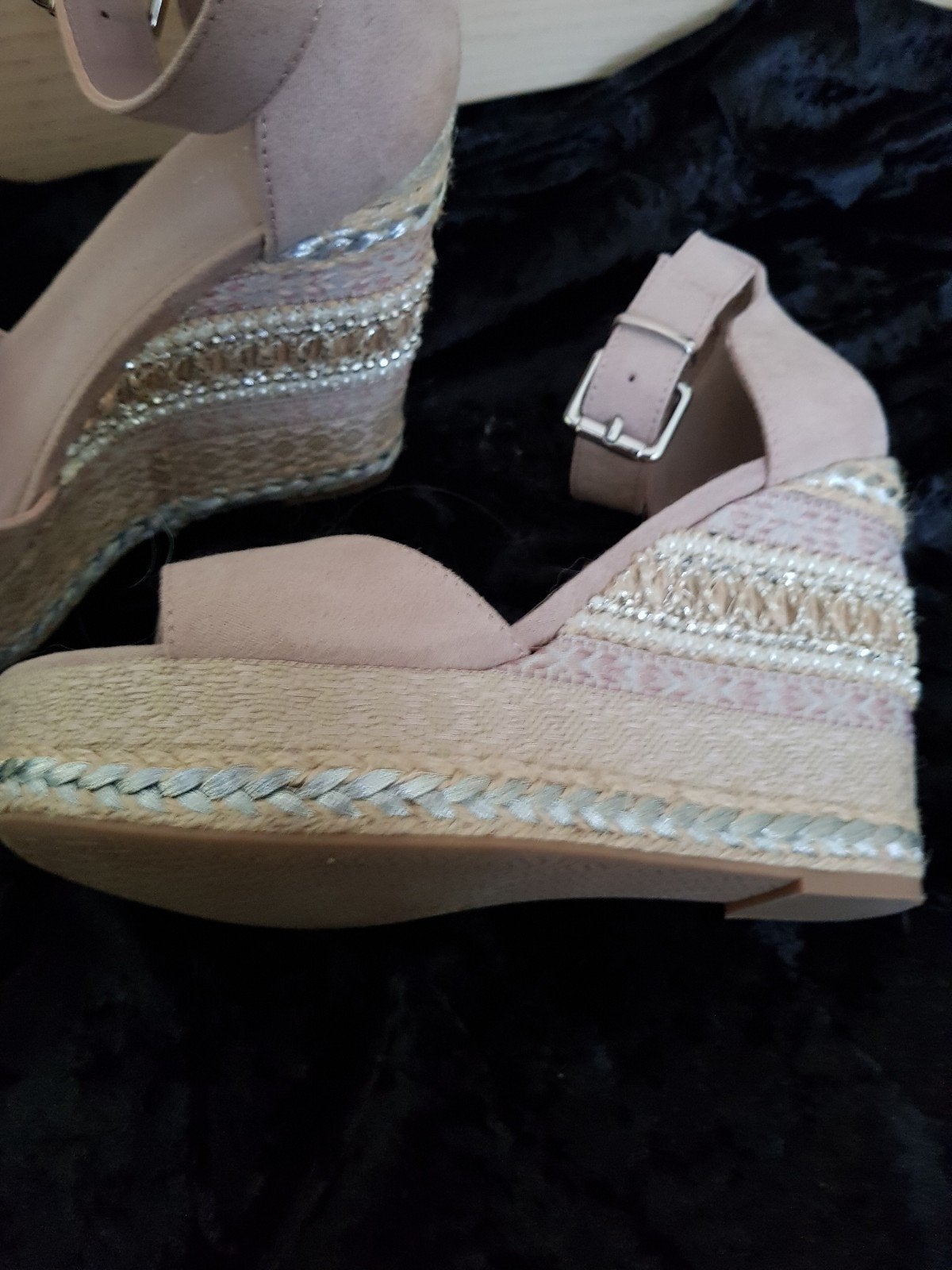 Leuke sleehak dames schoen, Beige, Ophalen of Verzenden, Schoenen met hoge hakken, Gedragen