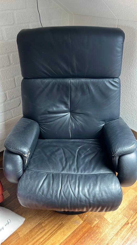 Gratis ophalen: Comfortabele zwarte leren relaxfauteuil, Ophalen, Gebruikt, Leer, 75 tot 100 cm