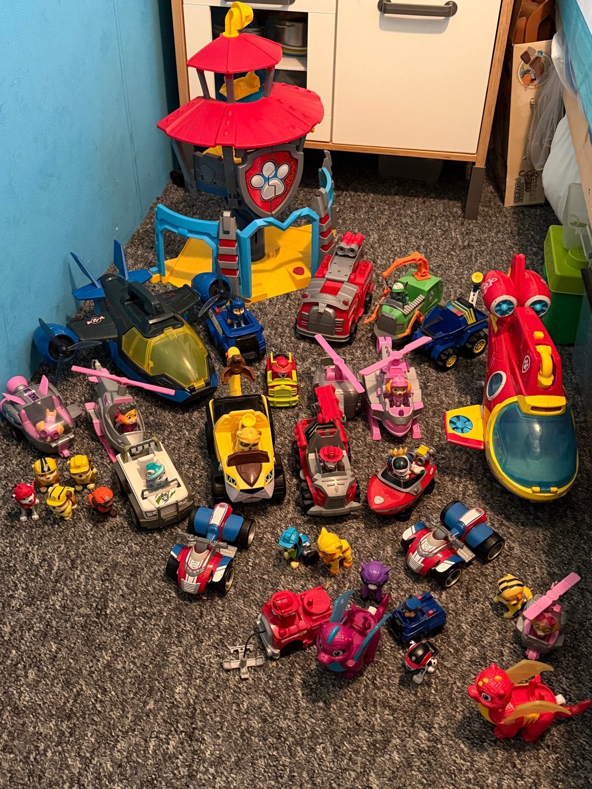 Grote Paw Patrol Speelgoed Collectie met Uitkijktoren, Ophalen, Gebruikt