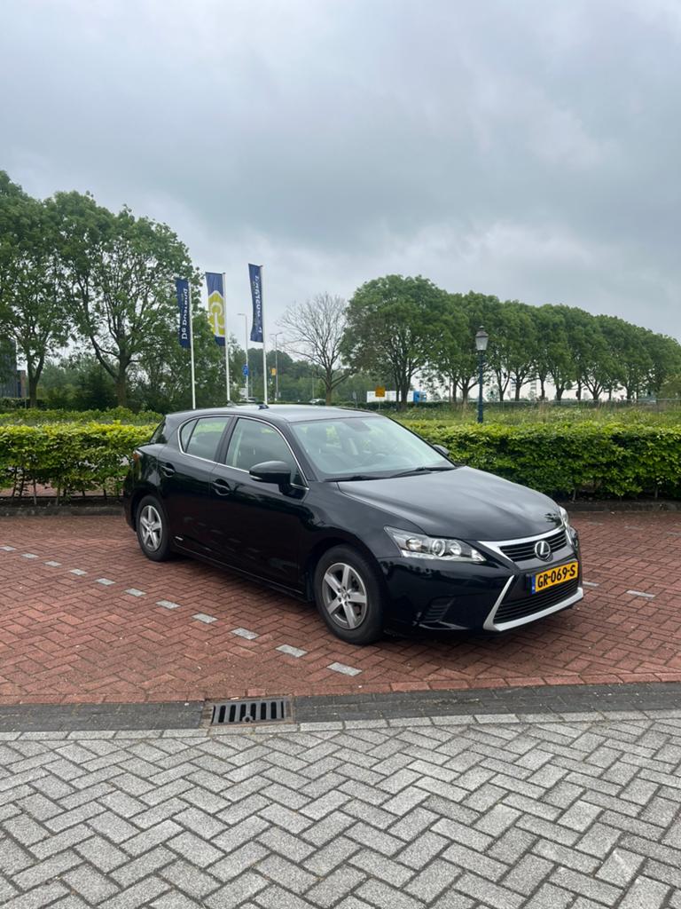 Lexus CT-H 200H 1.8 Hybrid 2015 Zwart, 1345 kg, 28 km/l, Zwart, 75 €/maand