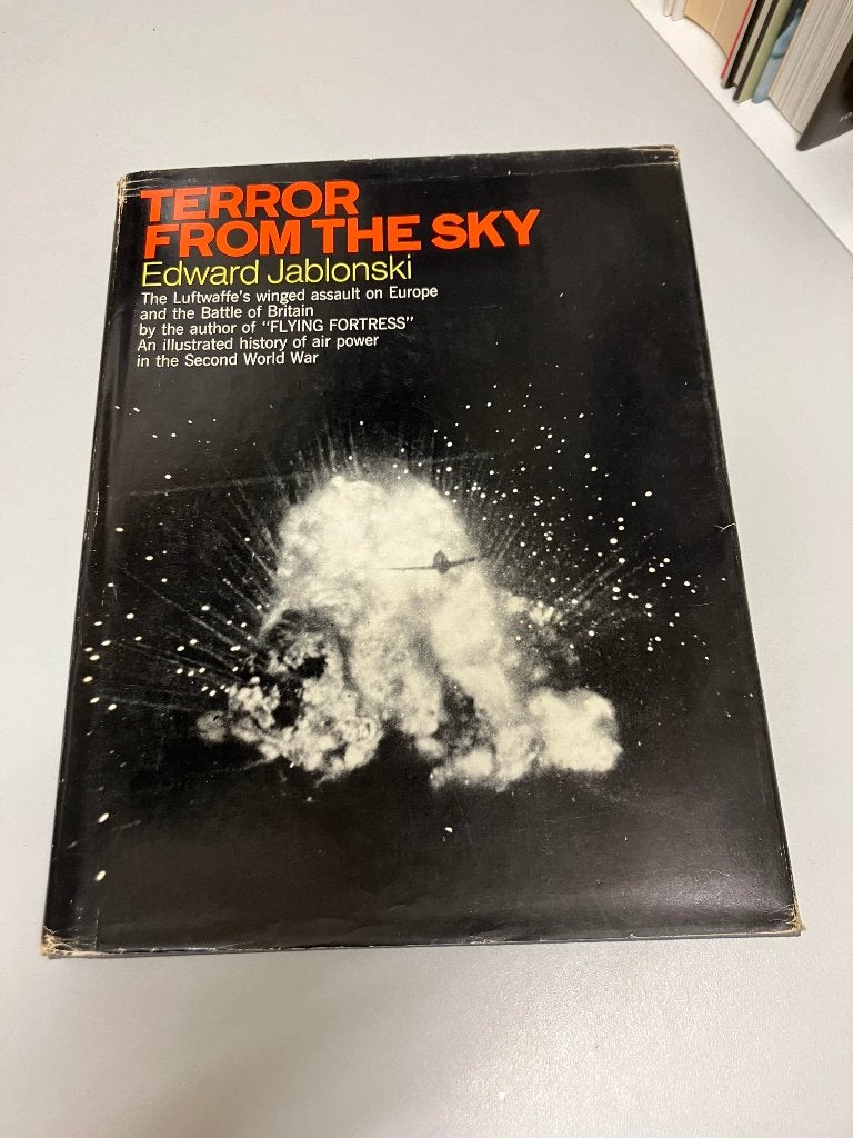 Terror from the sky Airware vol 1, Ophalen of Verzenden, Tweede Wereldoorlog, Gelezen, Luchtmacht