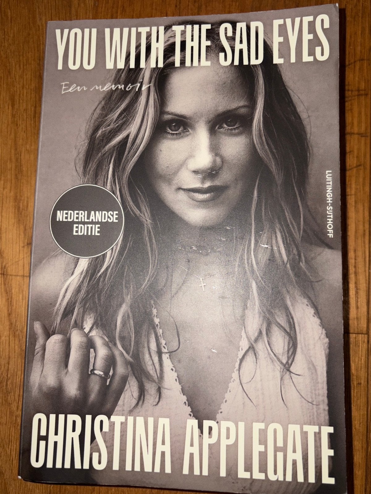 You with the sad eyes - Chrisina Applegate, Boeken, Ophalen of Verzenden, Zo goed als nieuw, Film, Tv en Media
