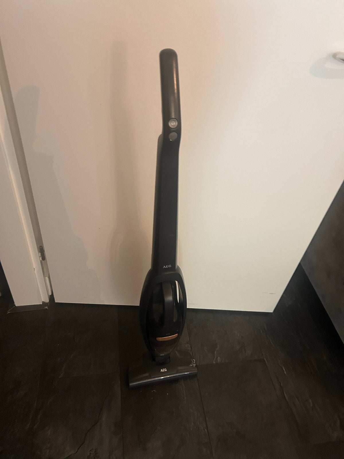 AEG steelstofzuiger met kruimeldief - accu defect, Draadloos, Ophalen of Verzenden, Niet werkend, Reservoir