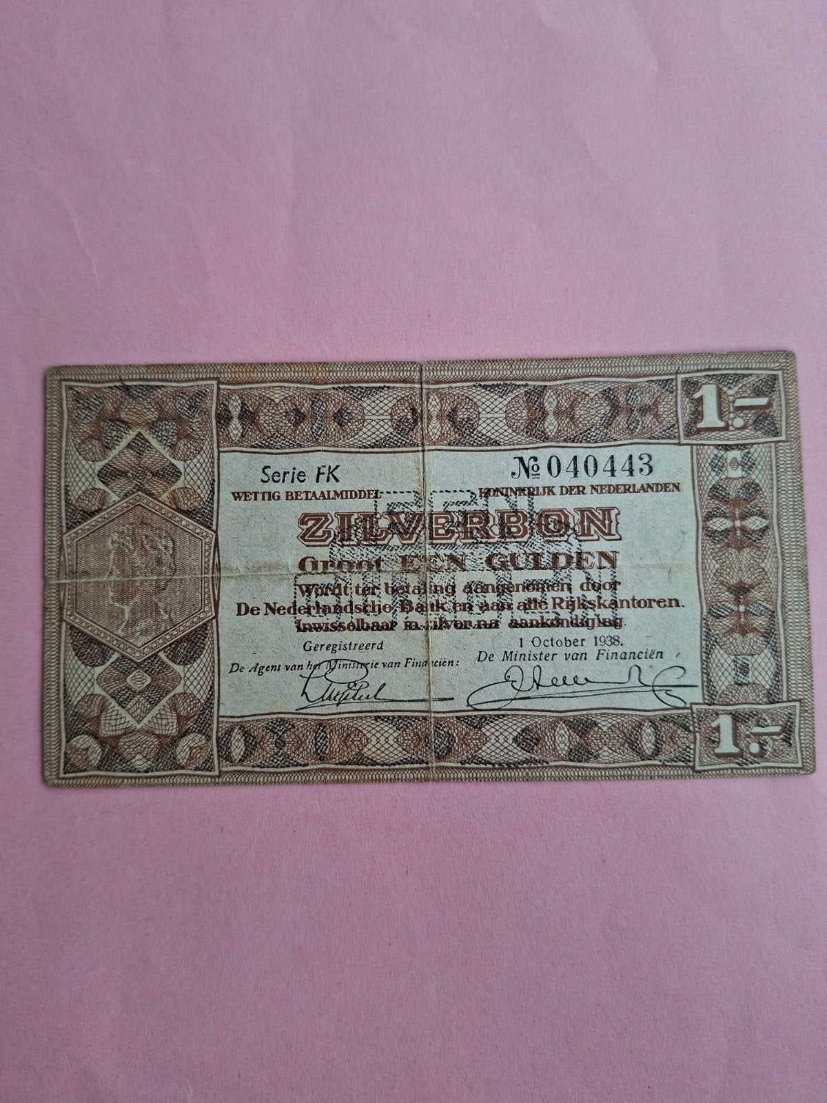 1 gulden Zilverbon uit 1938
in ZF
Serie nummer FK 040443
NVM, Postzegels en Munten, Bankbiljetten | Nederland, Ophalen of Verzenden