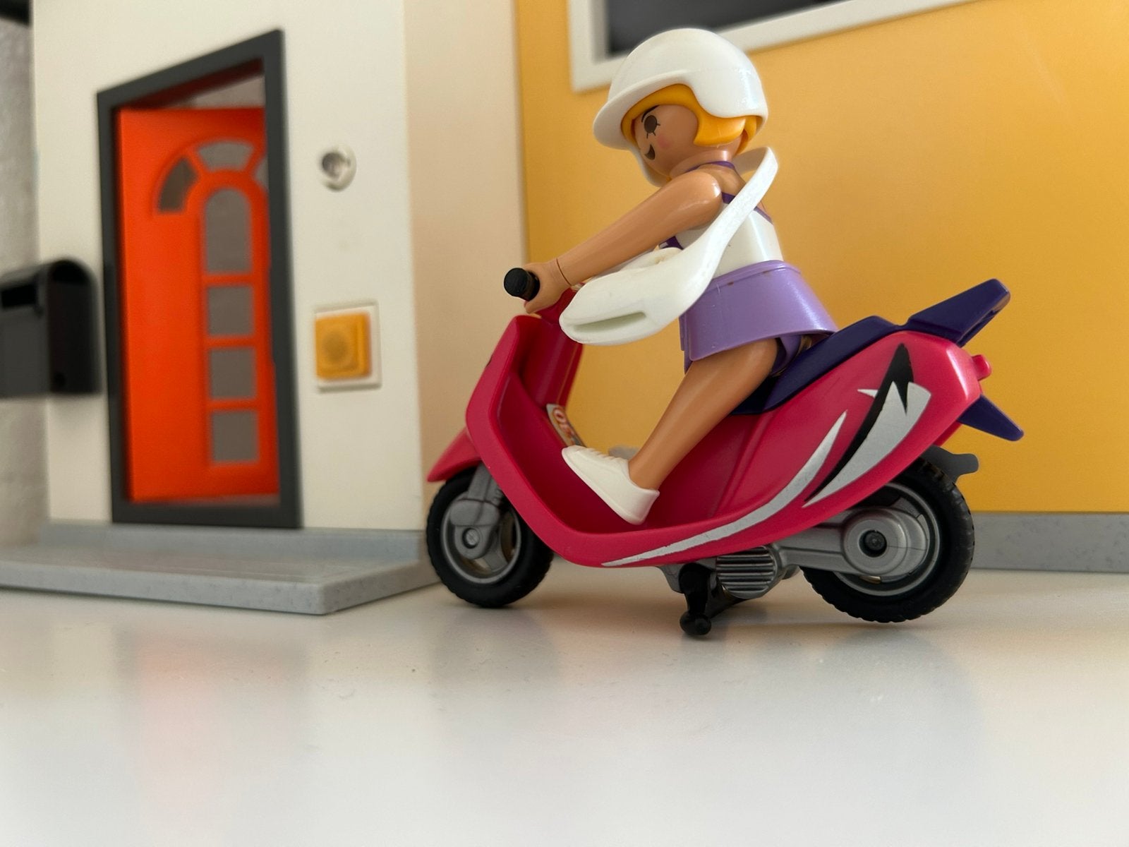Foto 7 van PLAYMOBIL 9266.Modern Woonhuis met extra verdieping .