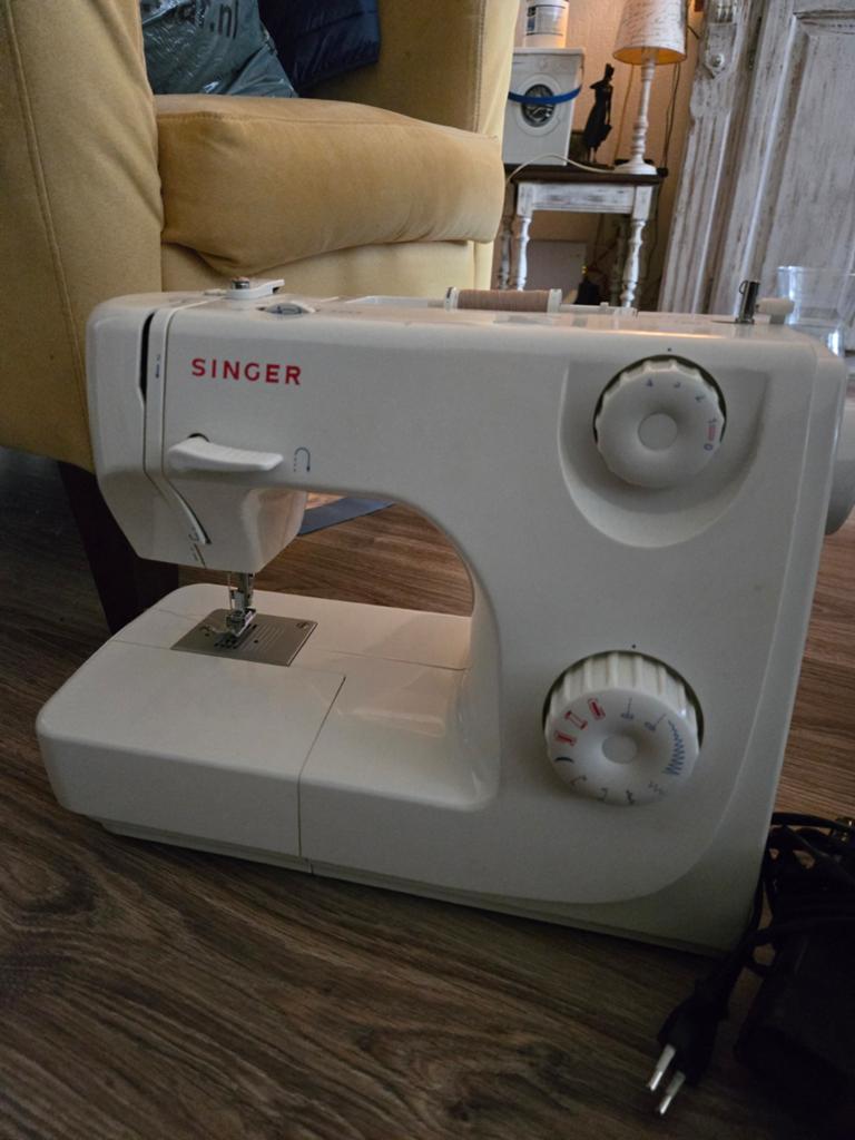 Singer Naaimachine - Gebruikt maar in goede staat, Hobby en Vrije tijd, Naaimachines en Toebehoren, Ophalen, Gebruikt, Naaimachine