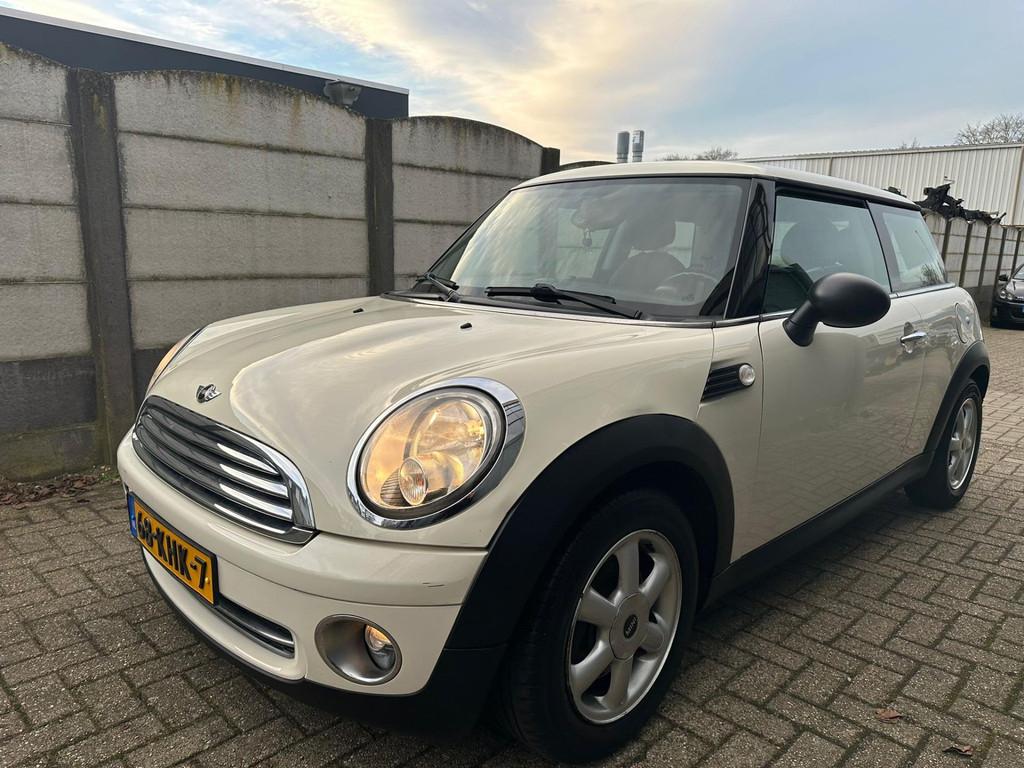 Mini Mini 1.4 One Business Line AIRCO/ LAGE KMSTAND/ NAVI/ L, Voorwielaandrijving, Stof, Zwart, 4 cilinders