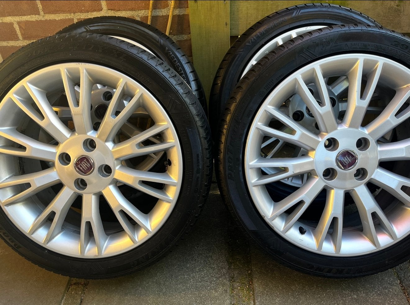 Fiat 17 inch velgen met Vredestein zomerbanden, Ophalen of Verzenden, Zo goed als nieuw