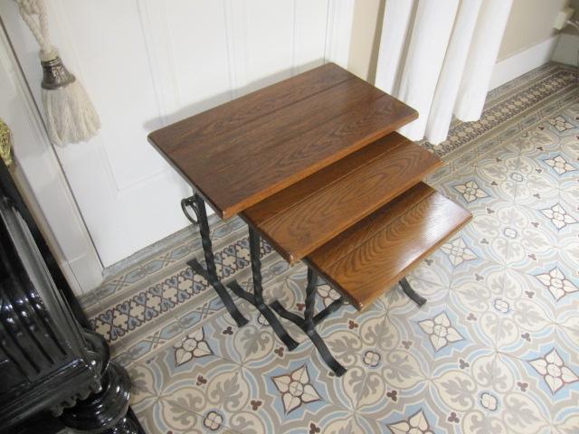 Set van drie vintage / industriele bijzettafels, ijzer/hout, Minder dan 55 cm, Zo goed als nieuw, Vintage industrieel stoer, Rechthoekig
