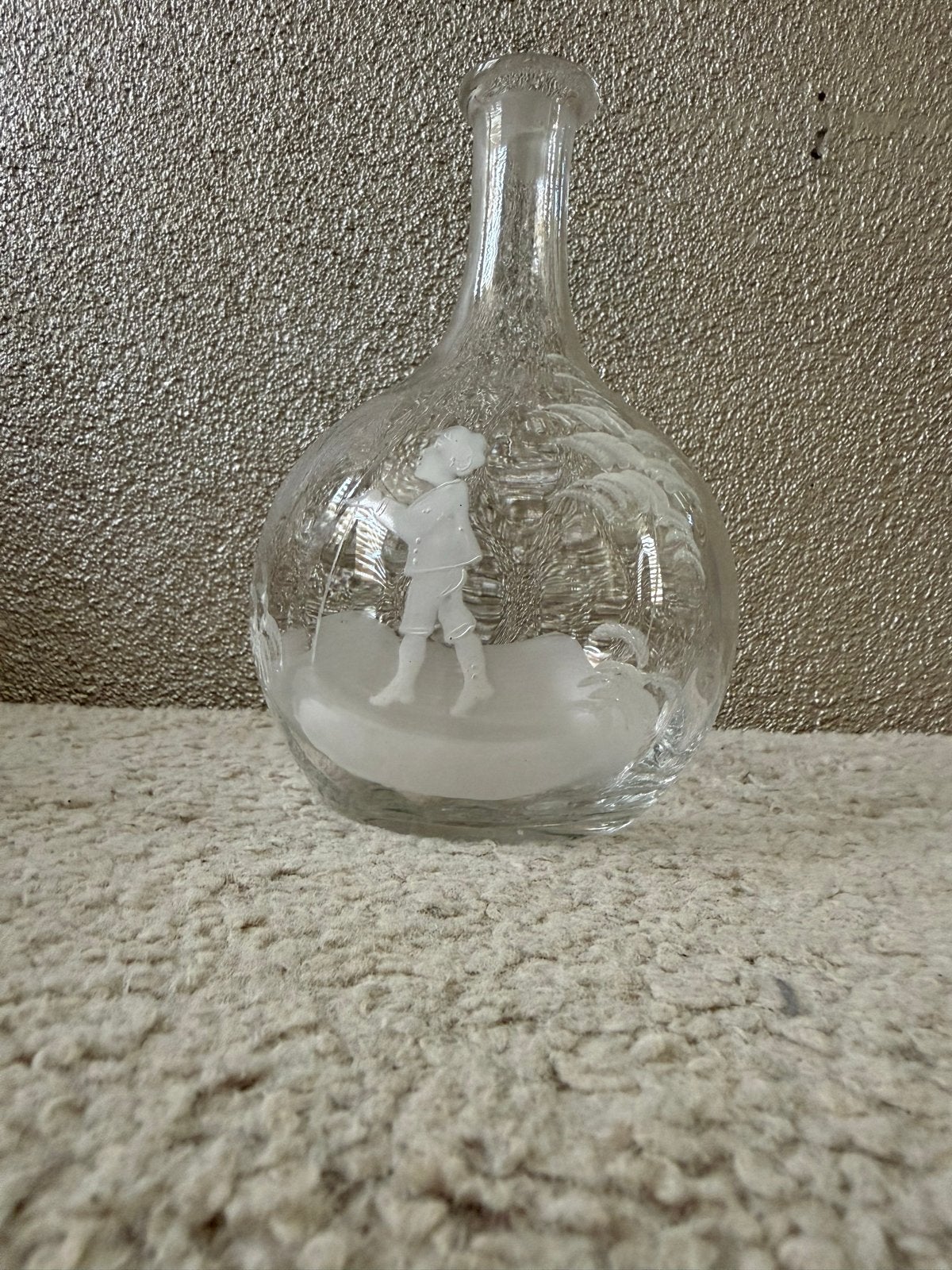 Vintage Glazen Karaf met Jongen en Hond Gravering, Antiek en Kunst, Antiek | Glas en Kristal, Ophalen of Verzenden