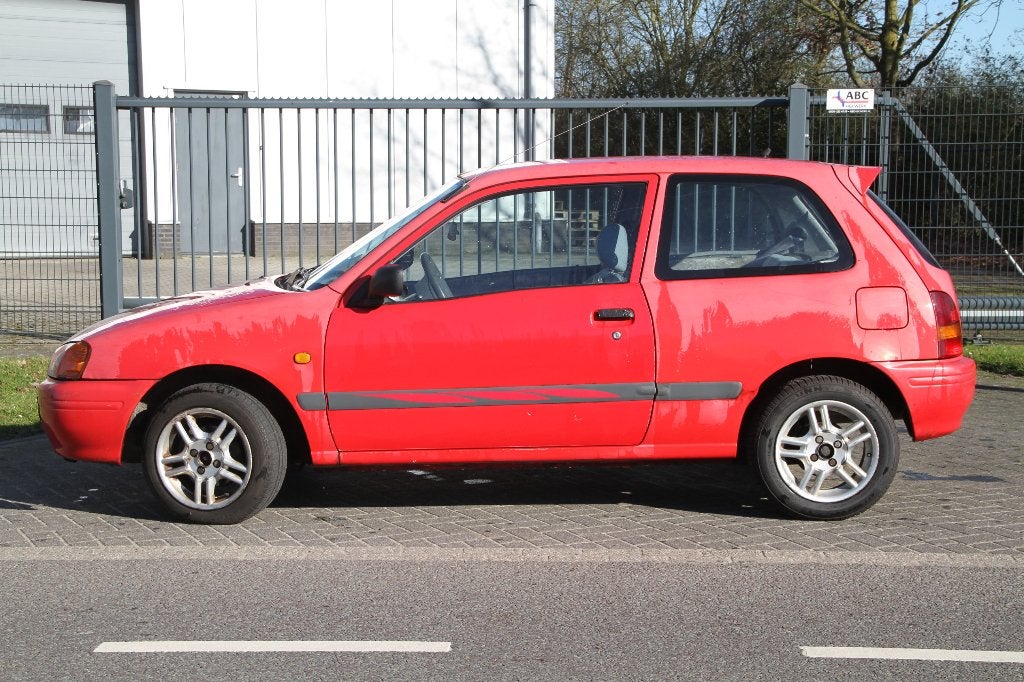 Toyota Starlet 1.3 16V 1998 Rood, 4 cilinders, Starlet, 400 kg, Origineel Nederlands