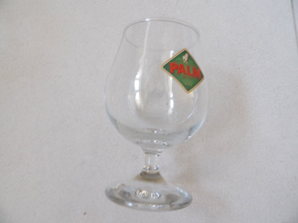 NIEUW 1 mooi PALM bierglas op voet 25 CL, Ophalen of Verzenden, Nieuw, Glas of Glazen, Palm