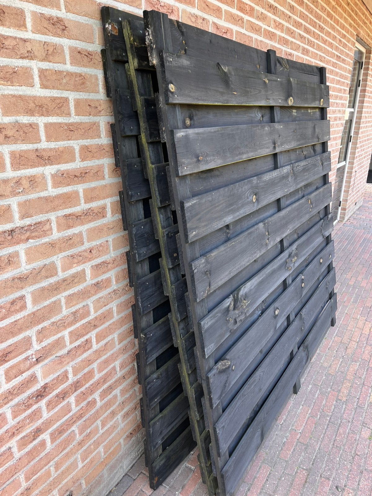 Gratis 3 zwarte schuttingen, Tuin en Terras, Ophalen, 1 tot 2 meter, Minder dan 3 meter, Zo goed als nieuw