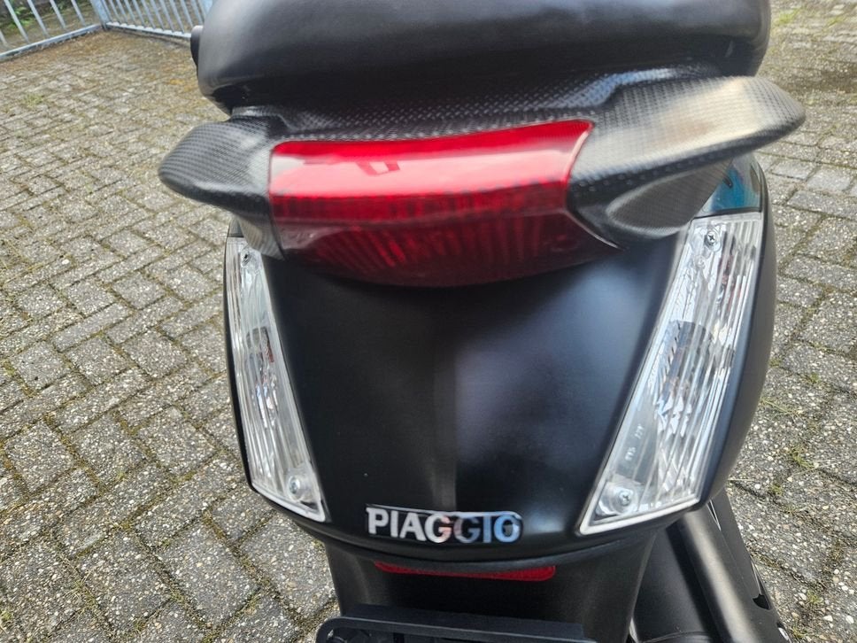 Foto 20 van PIAGGIO  ZIP 50 2T BJ2015 MAT ZWART 2375KM NL TOPSTAAT!!