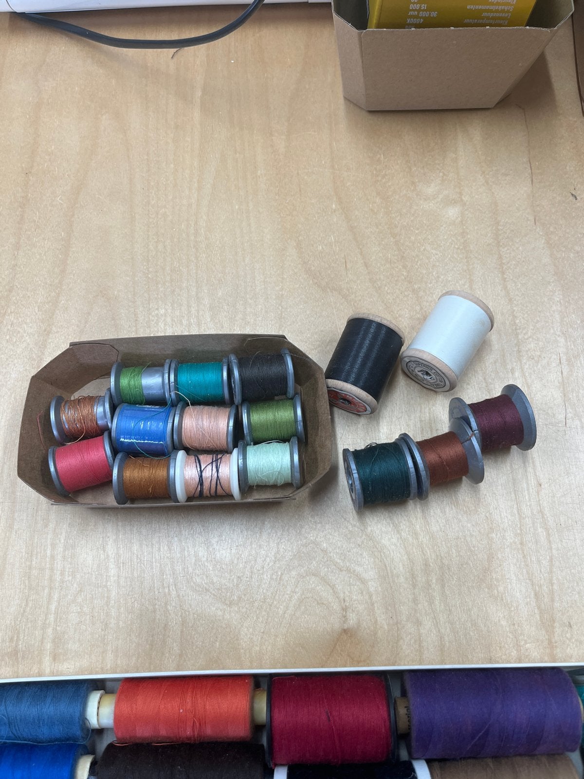 Flinke klossen garen in diverse kleuren, Hobby en Vrije tijd, Ophalen of Verzenden, Zo goed als nieuw, Garen of Naald(en)