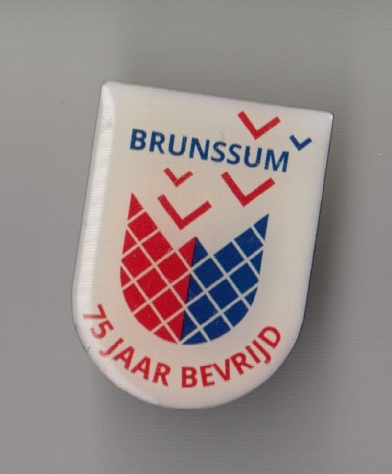 Brunssum 75 jaar Bevrijd Bevrijdingsdag pin, Verzamelen, Gebruikt, Niet vindbaar, Niet vindbaar, Speldje of Pin
