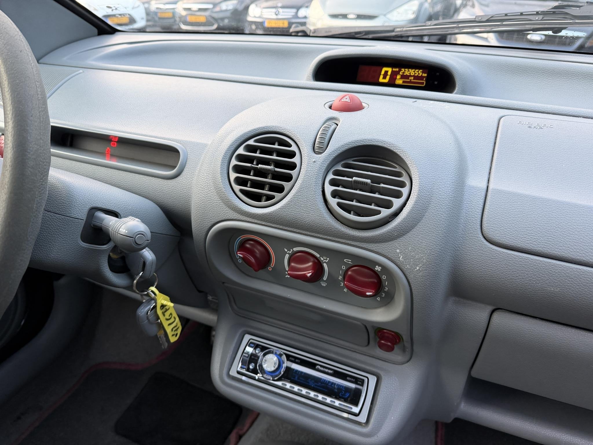 Foto 15 van Renault Twingo 1.2 Expression | Elekt. Ramen | Radio / CD |