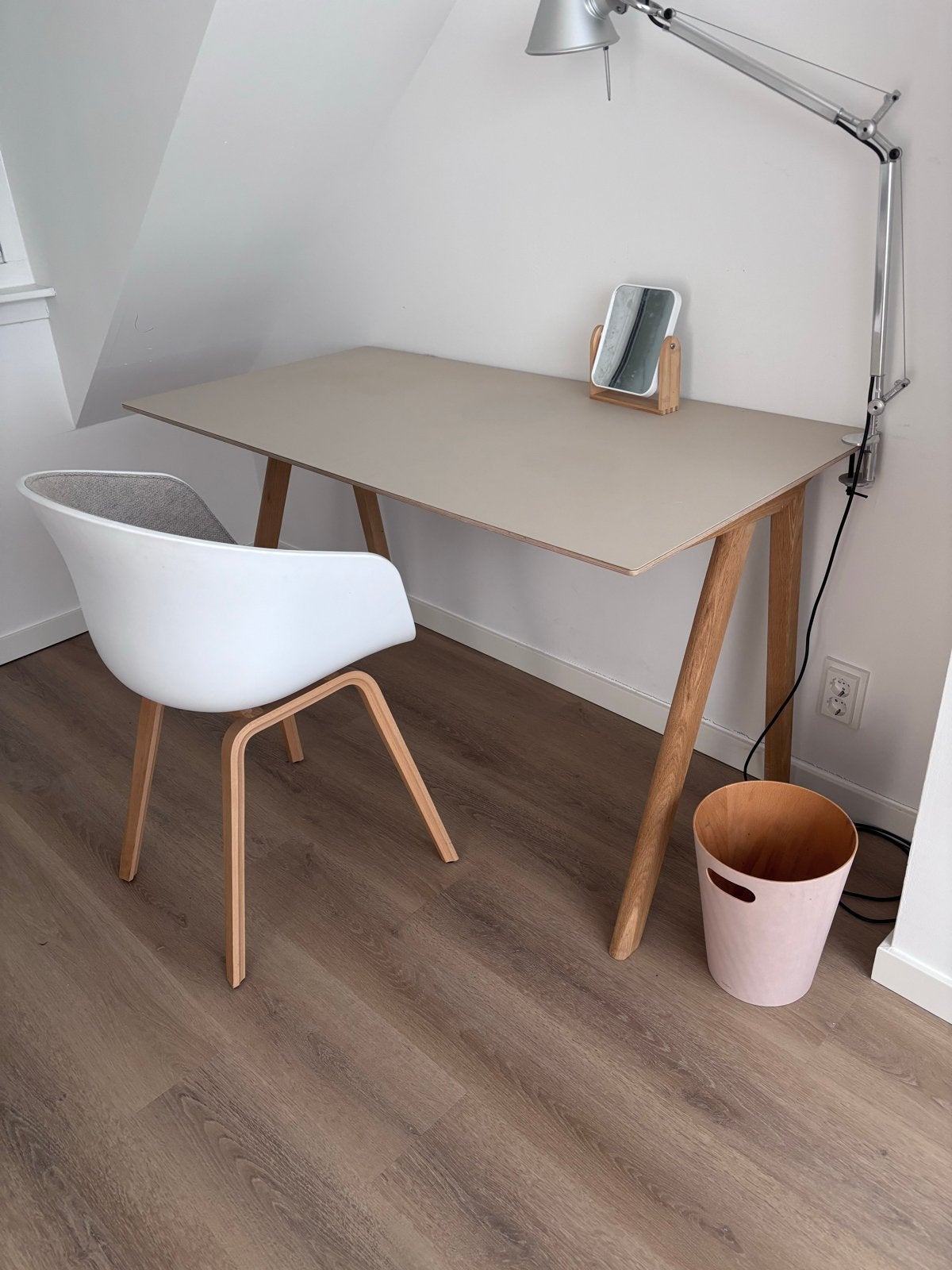 Copenhague CPH90 Hooi - Bureau linolium gebroken wit, Ophalen, Hout, Zo goed als nieuw, Overige merken