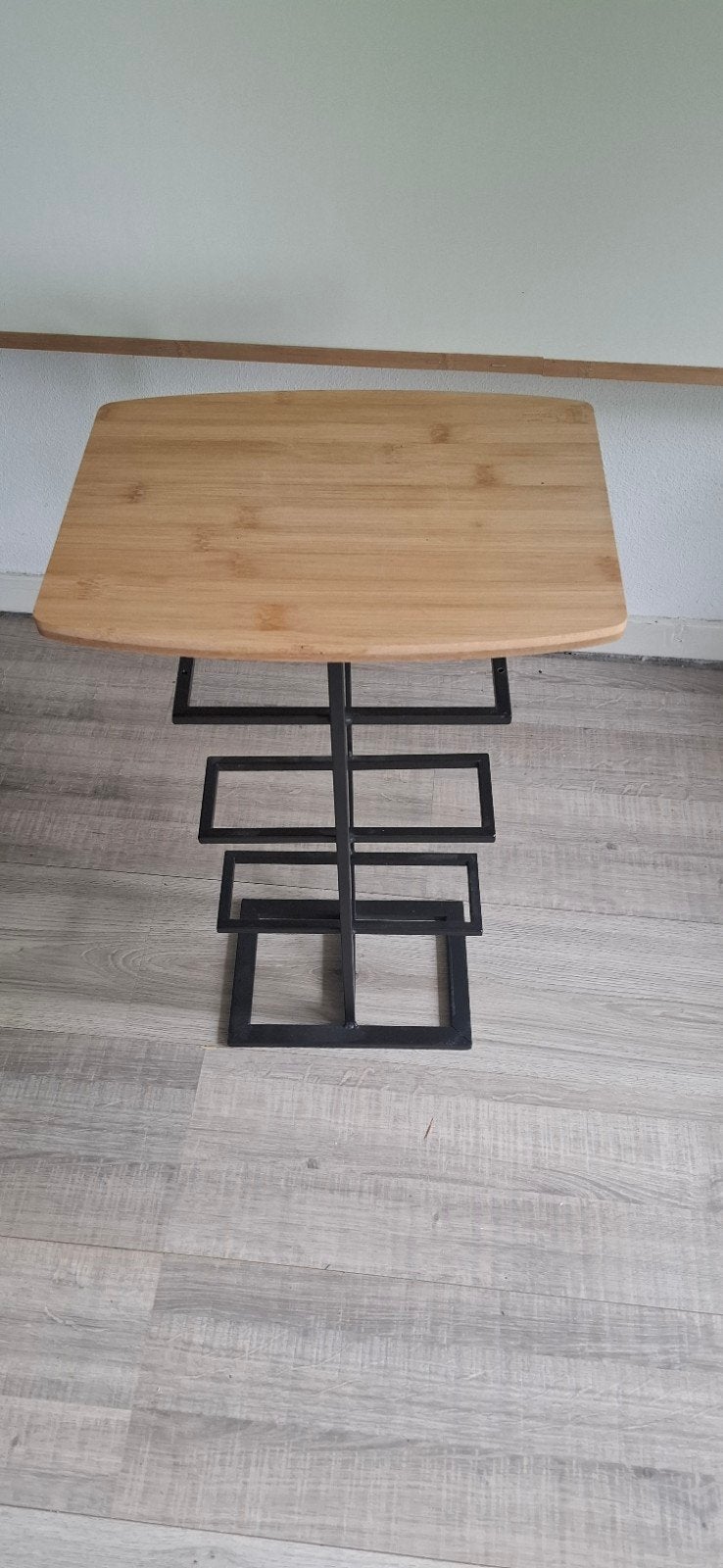 Stijlvolle plantenstandaard / decoratiezuil met houten blad, Ophalen, Zo goed als nieuw