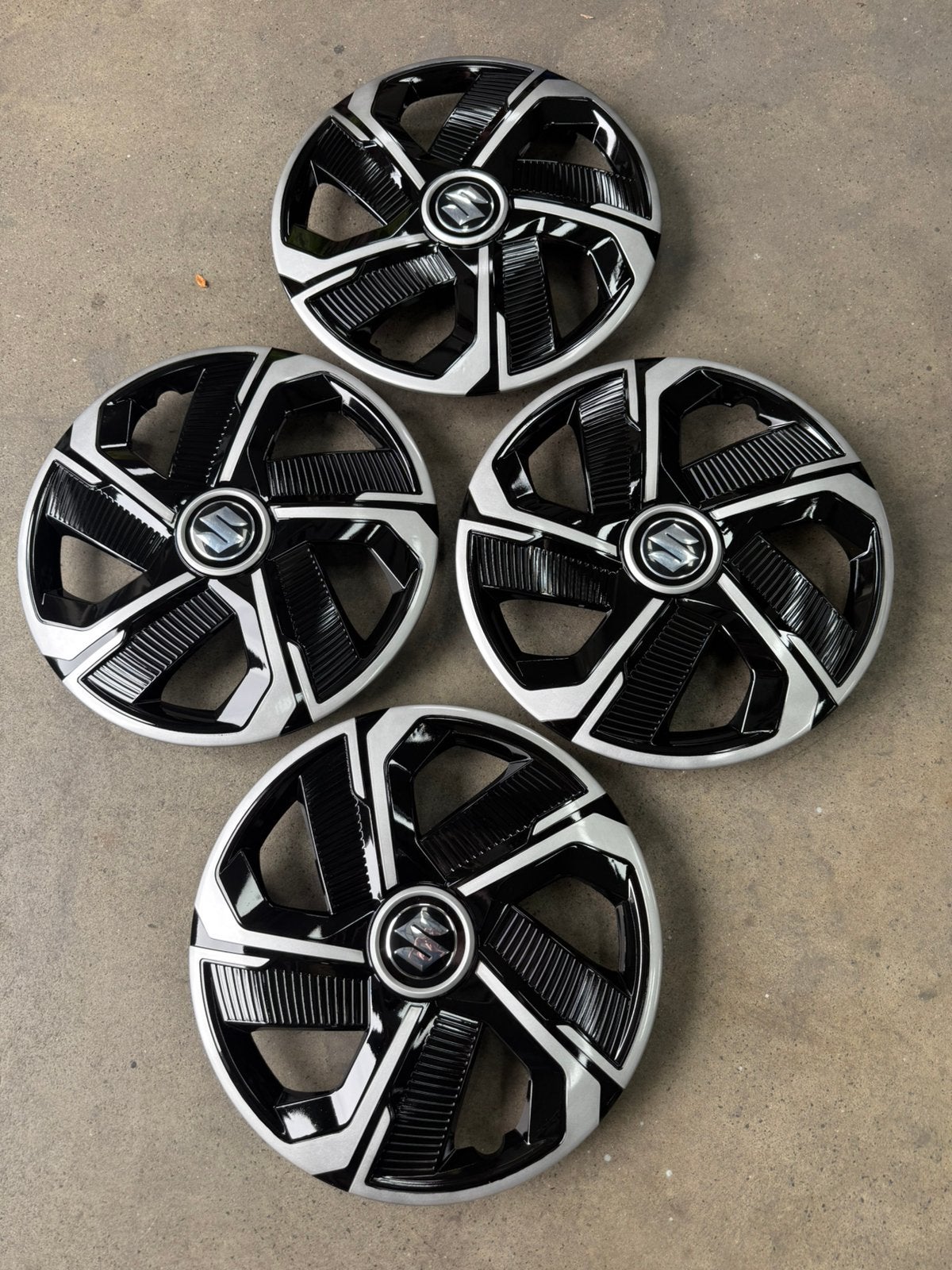 Set van 4 Suzuki wieldoppen 14 inch - Onbeschadigd, Auto diversen, Verzenden, Zo goed als nieuw