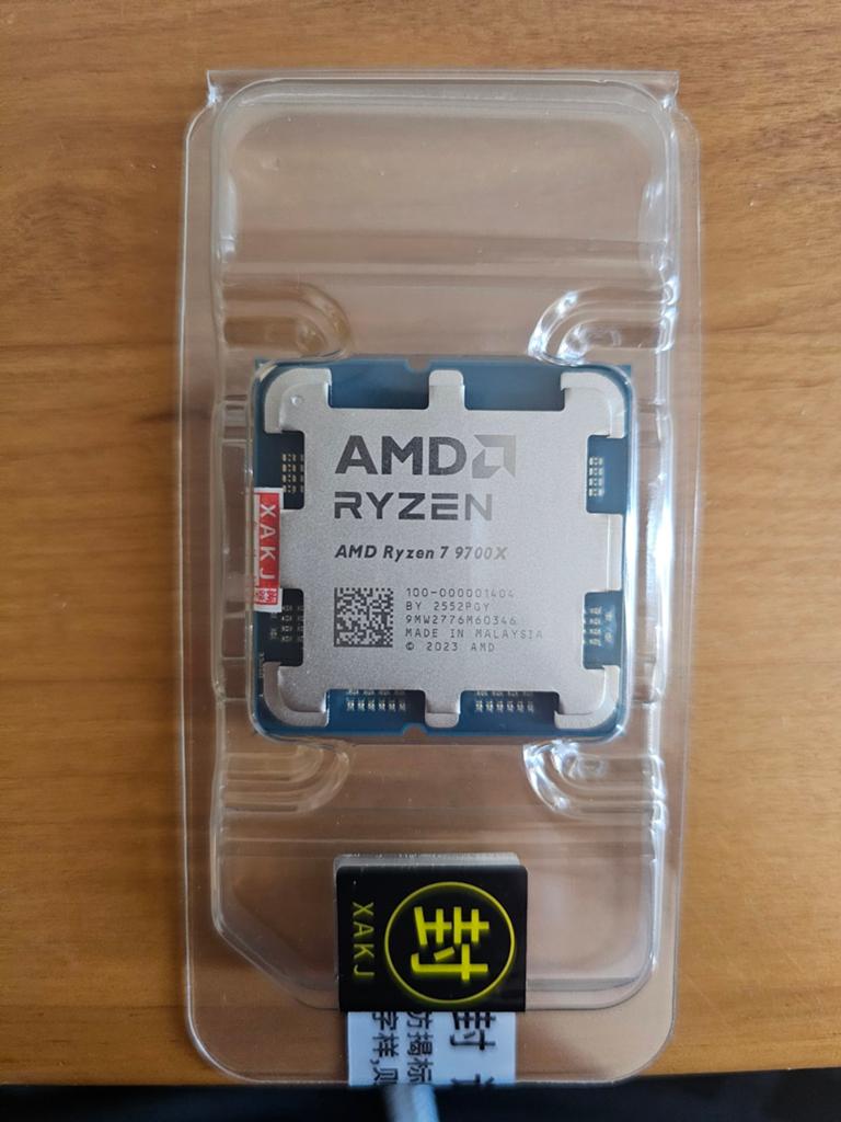 AMD Ryzen 7 9700X CPU--Brand New--Tray, Computers en Software, Processors, Nieuw, 8-core, 4 Ghz of meer, Ophalen of Verzenden