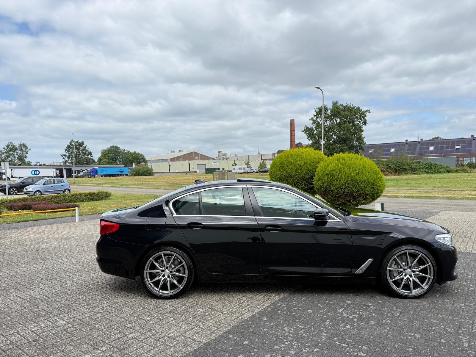 BMW 5-serie 530i xDrive Executive 2017, Auto's, BMW, Automaat, 1998 cc, Automatische klimaatregeling, Gebruikt