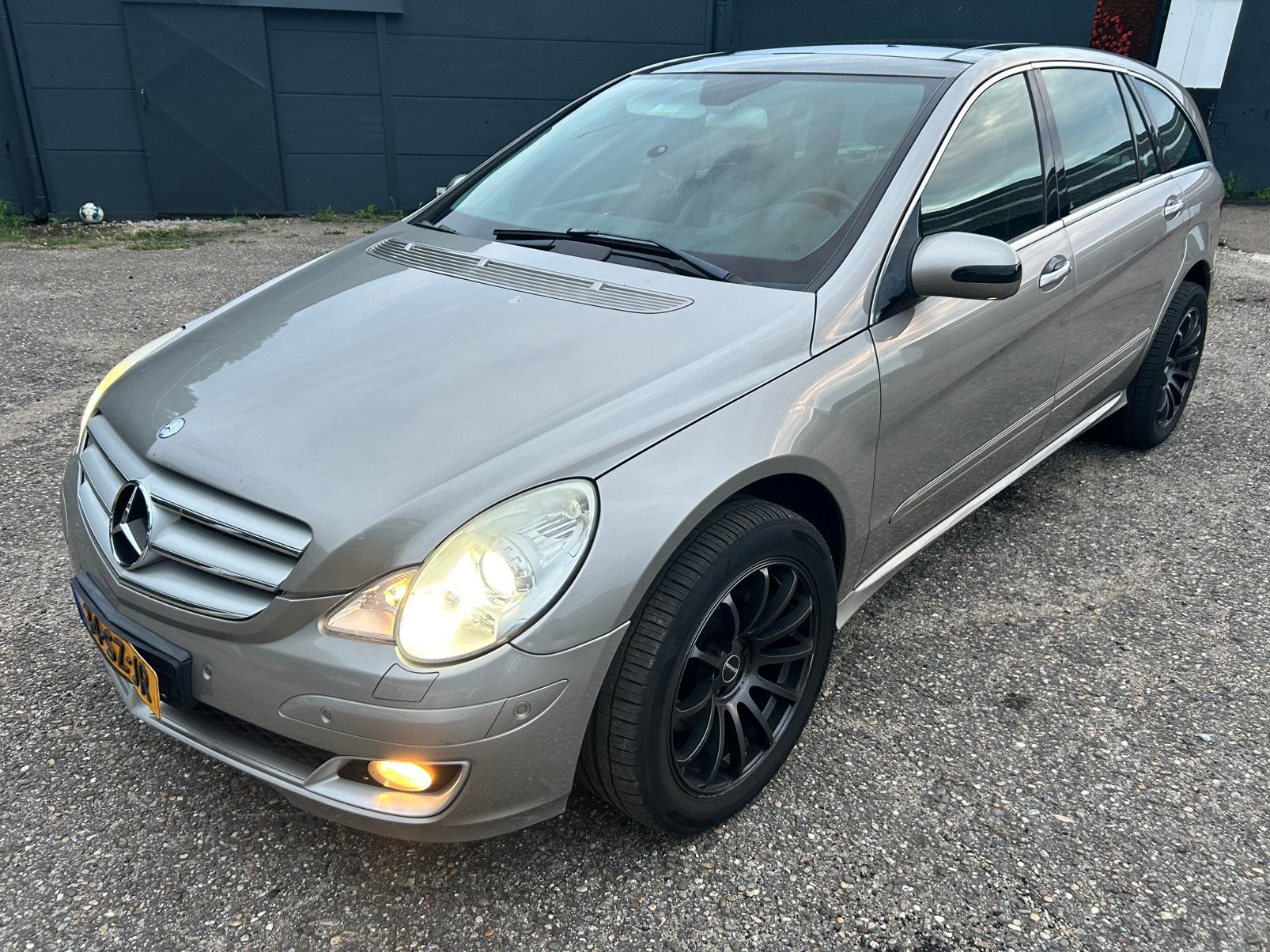 R500 Lang 4MATIC AUT 20 INCH NAP  RIJD EN SCHAKELT PERFECT, Auto's, Automaat, R-Klasse, 138 €/maand, Bedrijf