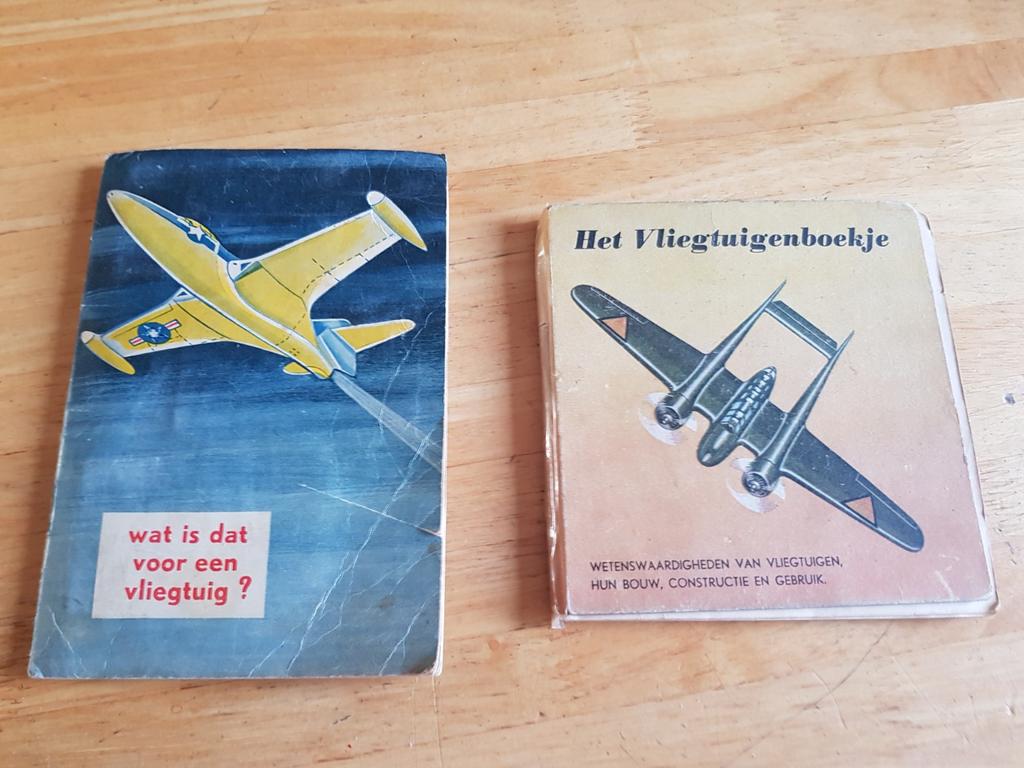 2 Vliegtuig boekjes uit de 50ger jaren. €3.50 per stuk, Verzamelen, Ophalen of Verzenden, Gebruikt, Boek of Tijdschrift