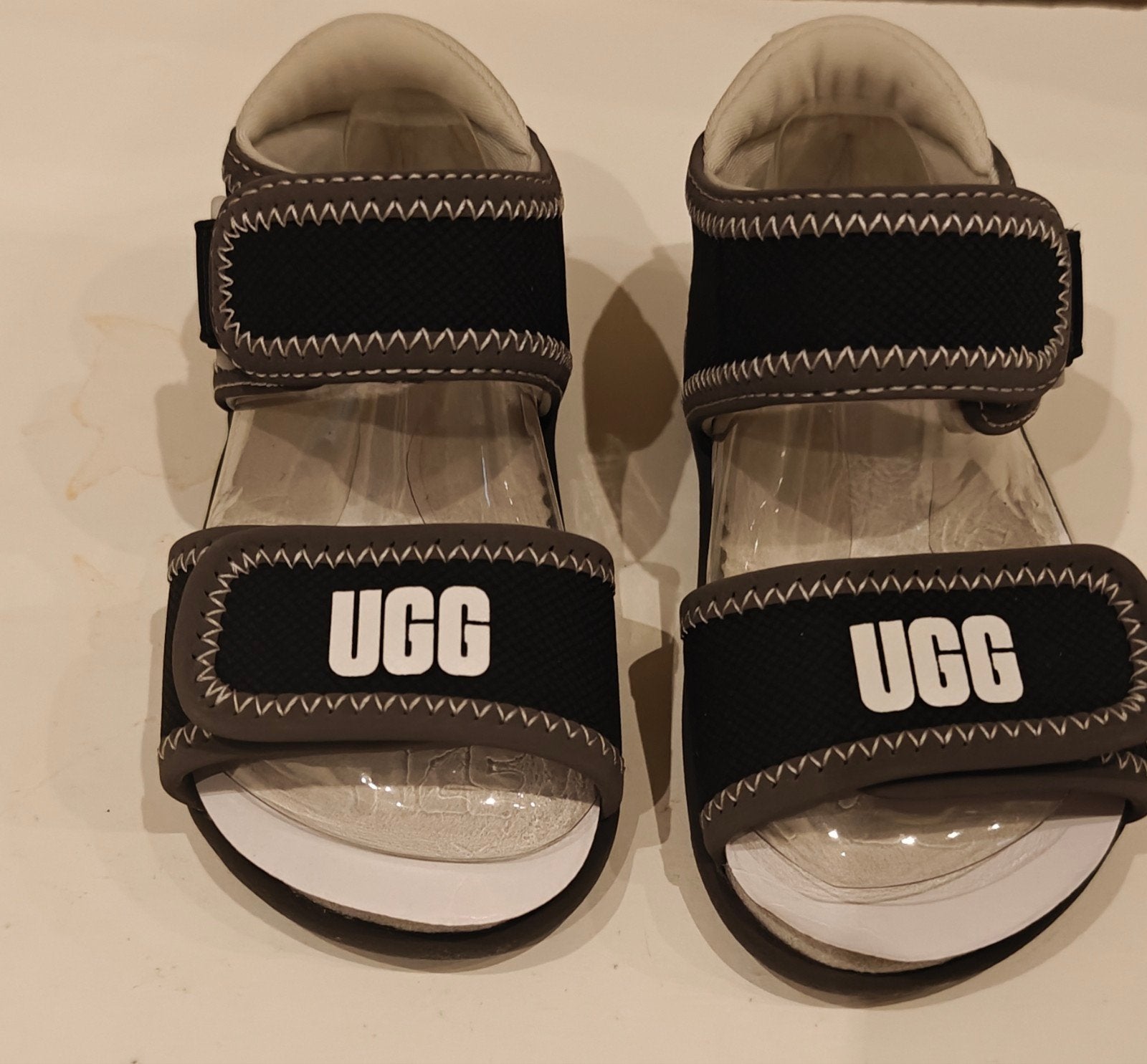 Originele UGG Sandalen Zwart - Nieuw in Doos - Maat 20.5, UGG, Jongetje of Meisje, Overige typen, Nieuw