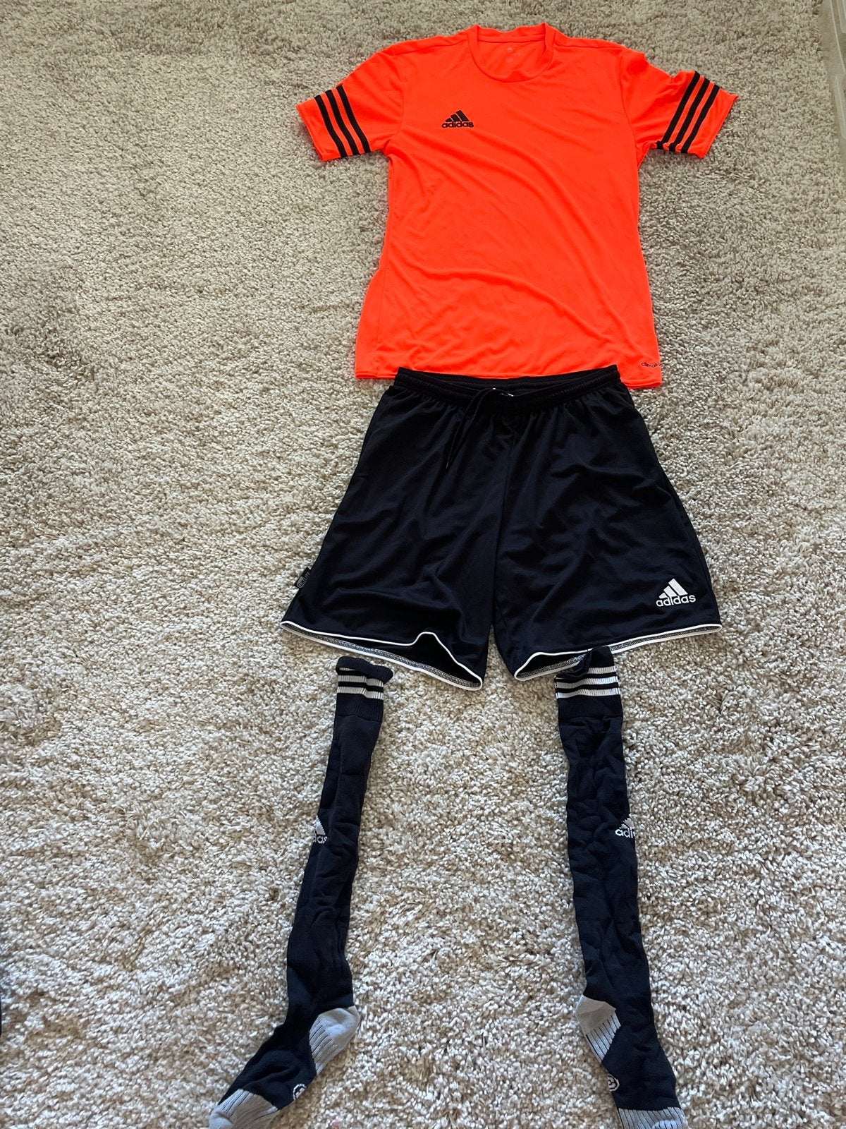 5x Adidas Voetbalsetje Maat S (shirt) & M (broek) + Sokken, Sport en Fitness, Voetbal, Maat S, Ophalen, Nieuw, Set