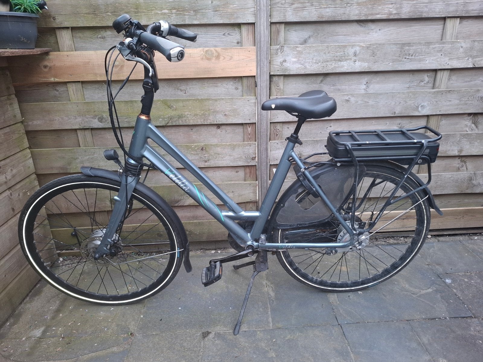 Veldia elektrische fiets,, Zo goed als nieuw, 51 tot 55 cm, 50 km per accu of meer, Ophalen