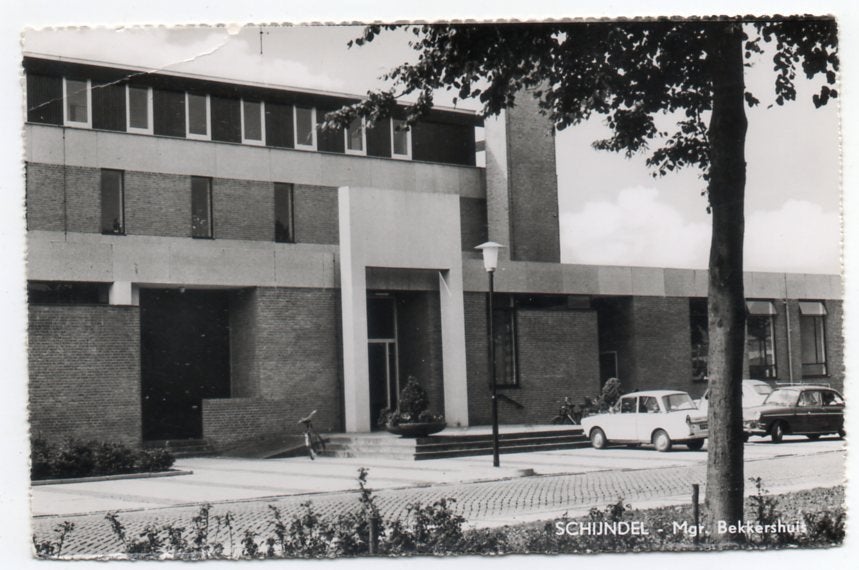 Schijndel Mgr. Bekkershuis met DAF, Ophalen of Verzenden, 1960 tot 1980, Ongelopen, Noord-Brabant
