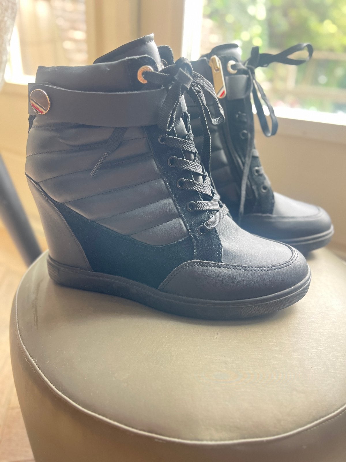 Zwarte Tommy Hilfiger Sleehak Sneakers maat 40, Kinderen en Baby's, Ophalen of Verzenden, Zo goed als nieuw, Schoenen