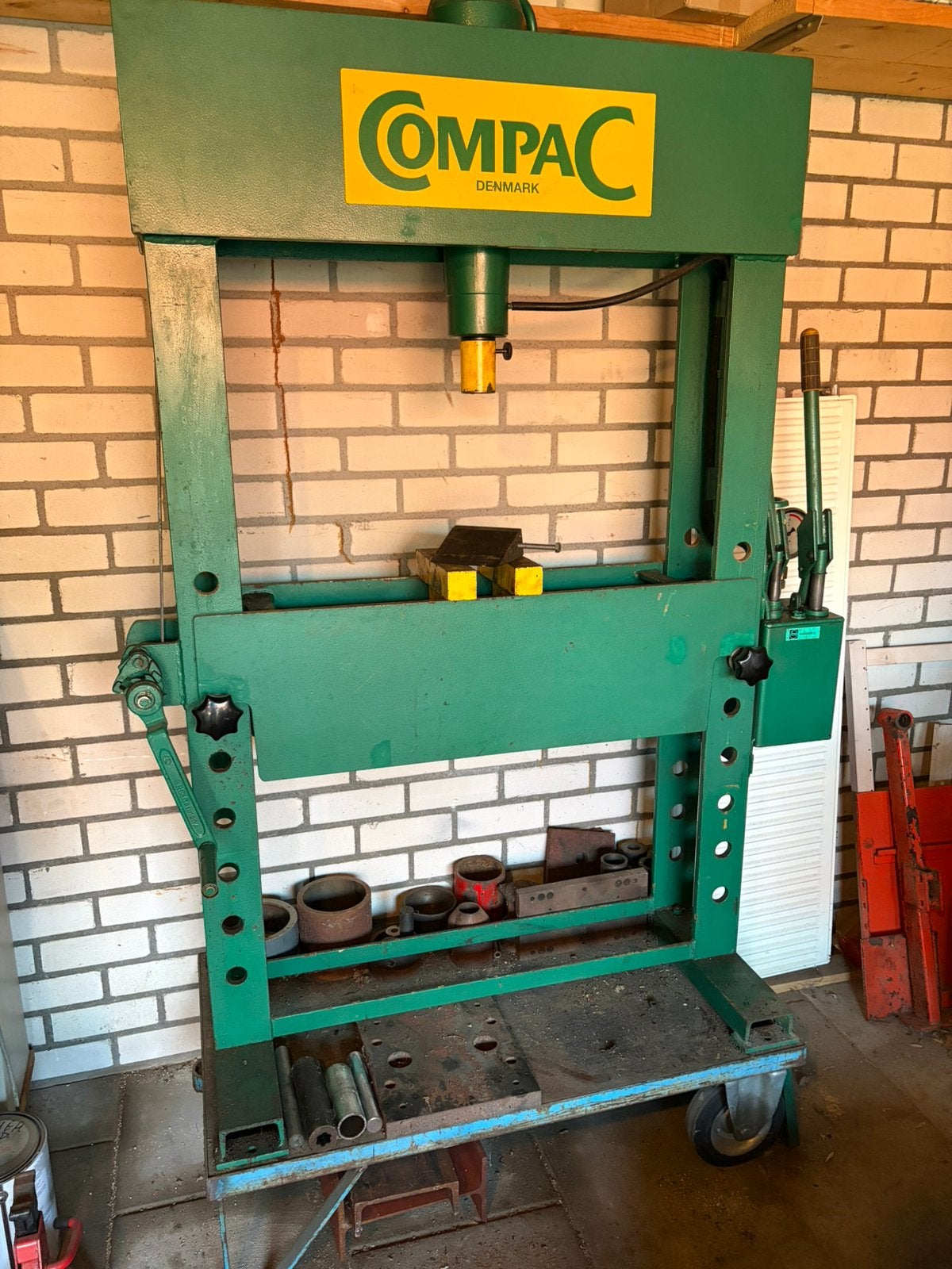 Compac Hydraulische Werkplaatspers - 40 ton, Ophalen