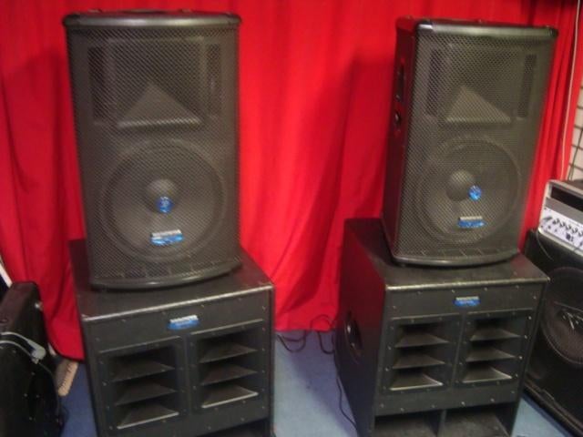 Gebruikt: Mackie complete actieve PA set, 2X TOP + 2X SUB, 120 watt of meer, Front, Rear of Stereo speakers, Ophalen, Overige merken