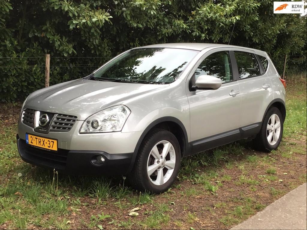 Nissan Qashqai 1.6 Acenta met trekhaak / nieuwe koppeling, Voorwielaandrijving, 1272 kg, Gebruikt, Zwart
