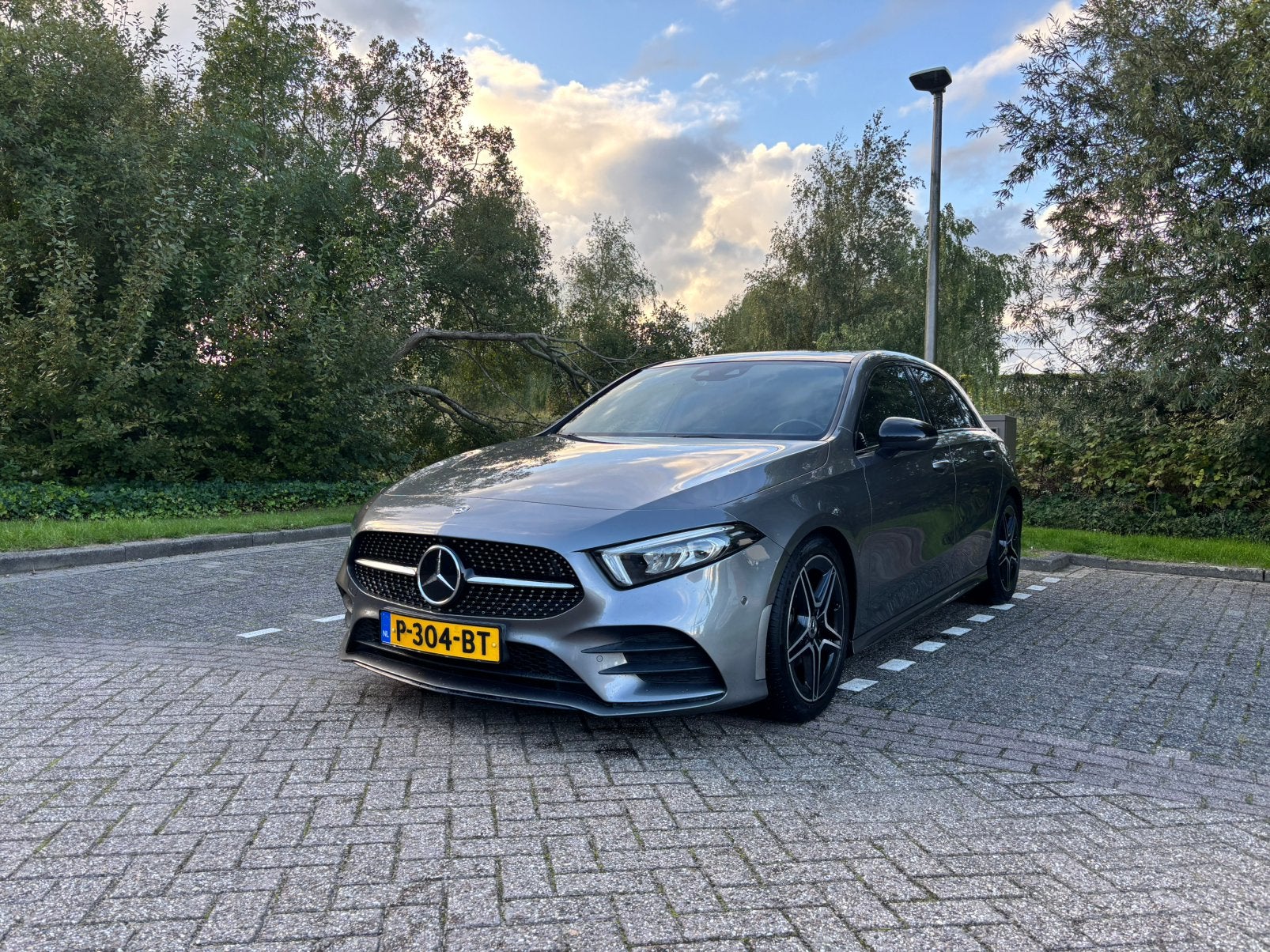 Mercedes-Benz A-Klasse A 200 163pk 7G-DCT 2018 Grijs, Auto's, 15 km/l, 4 cilinders, 163 pk, 75 €/maand