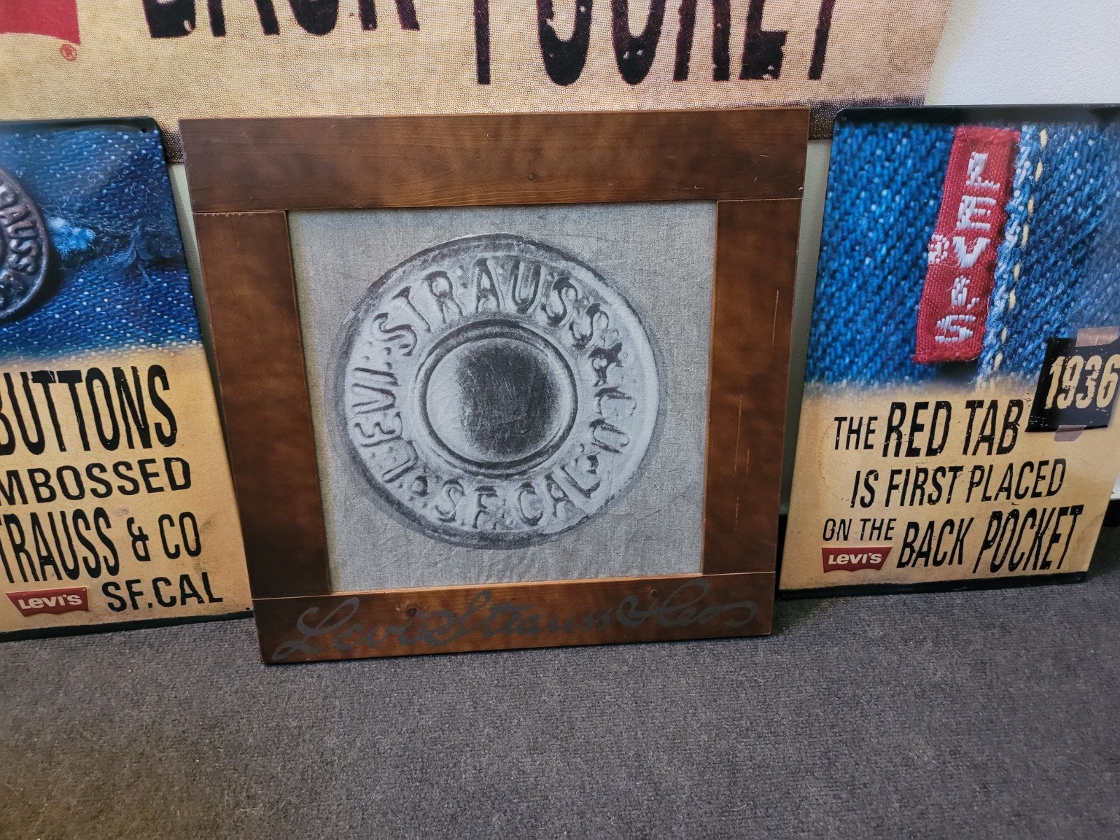 Levi Strauss & Co. spijkerbroek knoop kunstwerk, Ophalen, Minder dan 50 cm, Gebruikt, Schilderij