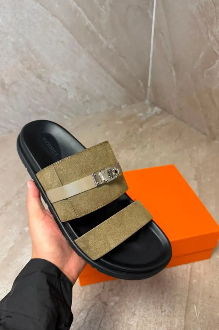 Hermes slippers, Kleding | Heren, Verzenden, Zo goed als nieuw, Zwart