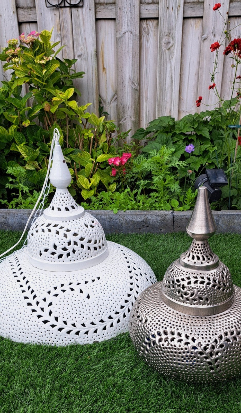 Witte hanglamp en zilveren tafellamp - Oosters design, Huis en Inrichting, Lampen | Hanglampen, Ophalen, Zo goed als nieuw, Metaal