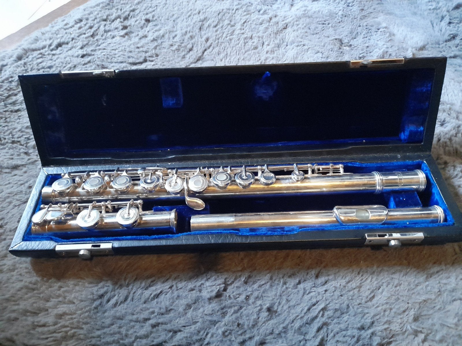 Okada E200 Dwarsfluit met gesloten kleppen, Muziek en Instrumenten, Blaasinstrumenten | Dwarsfluiten en Piccolo's, Ophalen of Verzenden
