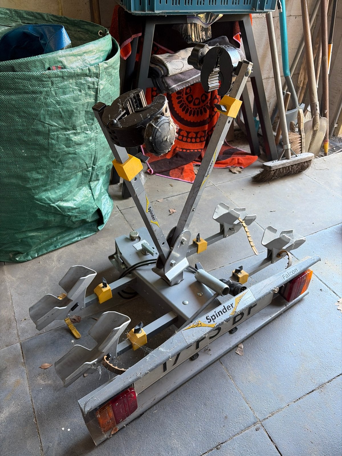 Spinder Falcon fietsendrager - Compleet en functioneert top!, Auto diversen, Fietsendragers, Ophalen, 2 fietsen, Gebruikt, Trekhaakdrager