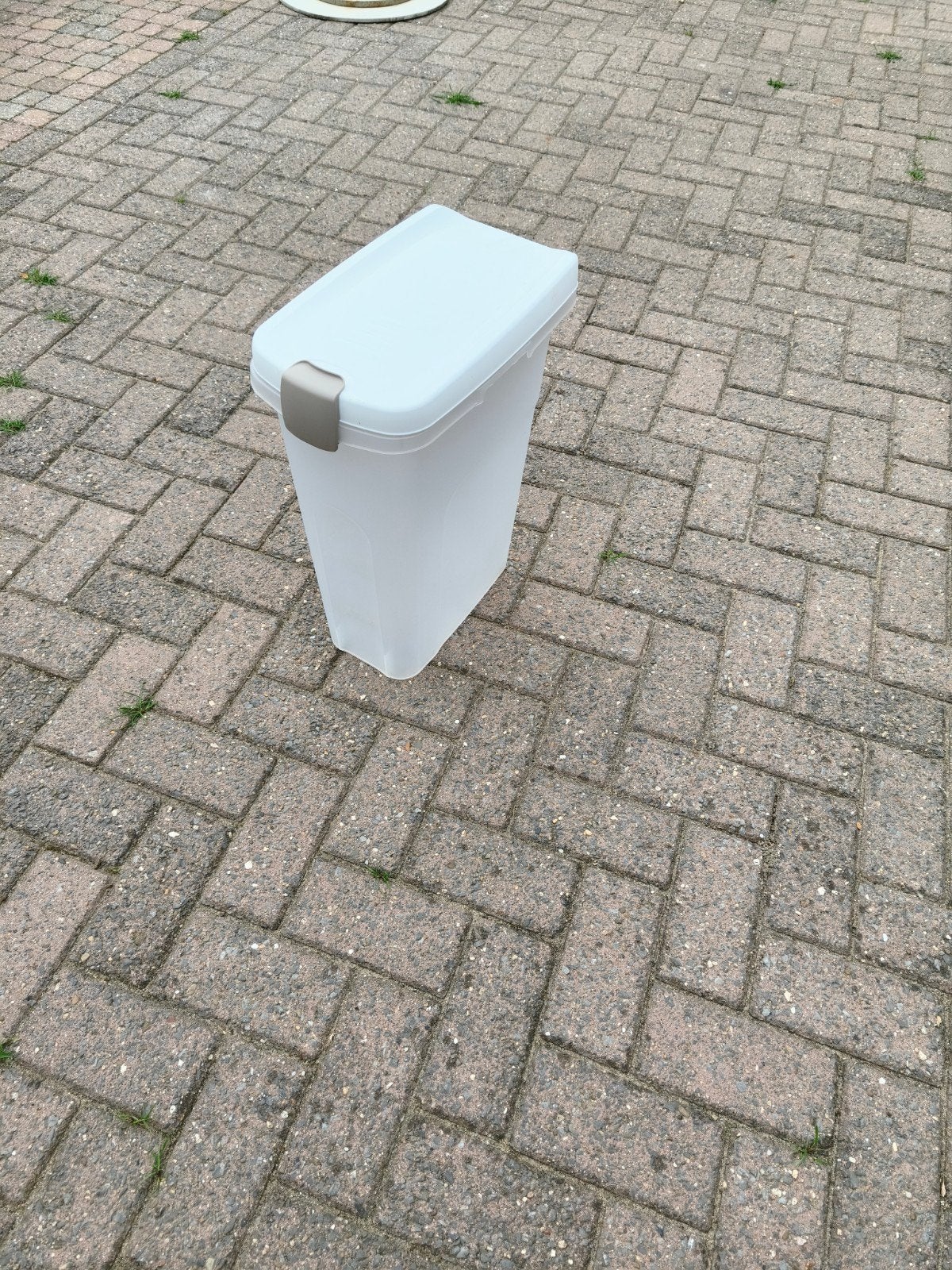 Voercontainer/Opbergbox voor huisdierenvoer, Ophalen, 50 – 75, Kunststof, Gebruikt