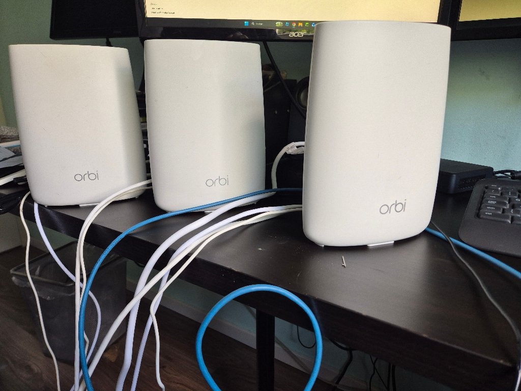 1x Orbi RBR50 + 2x Orbi RBS50, Computers en Software, Routers en Modems, Ophalen of Verzenden, Gebruikt, Router, Netgear Orbi