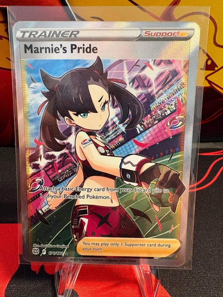 Marnie's Pride Trainer kaart Pokémon, Ophalen of Verzenden, Zo goed als nieuw, Losse kaart, Foil