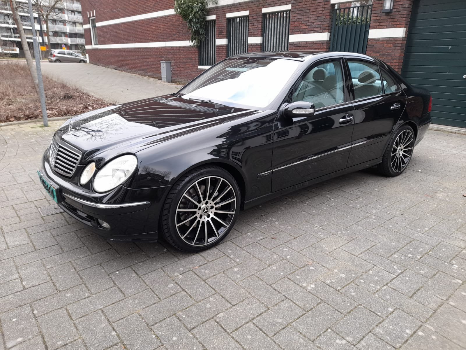 Mercedes-Benz E-Klasse 5.0 E500 Sedan AUT 2002 Zwart Pano!, Auto's, Automaat, Achterwielaandrijving, 8 cilinders, Zwart