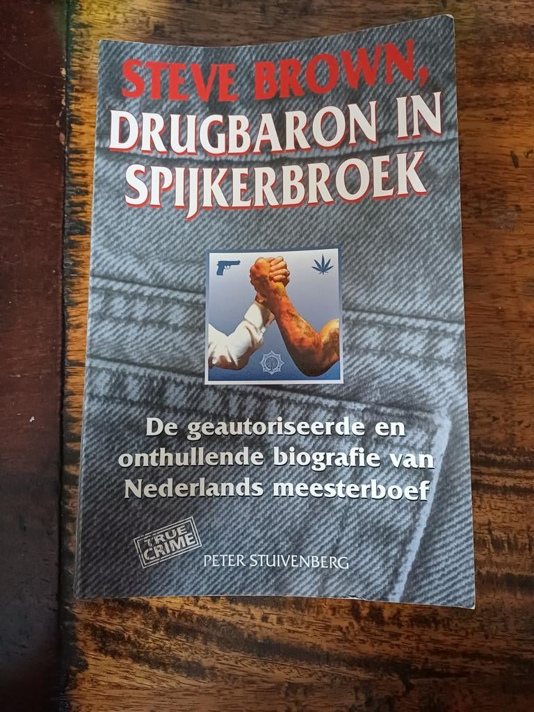 P. Stuivenberg - Steve Brown, drugbaron in spijkerbroek, Ophalen of Verzenden, Zo goed als nieuw, Nederland, P. Stuivenberg