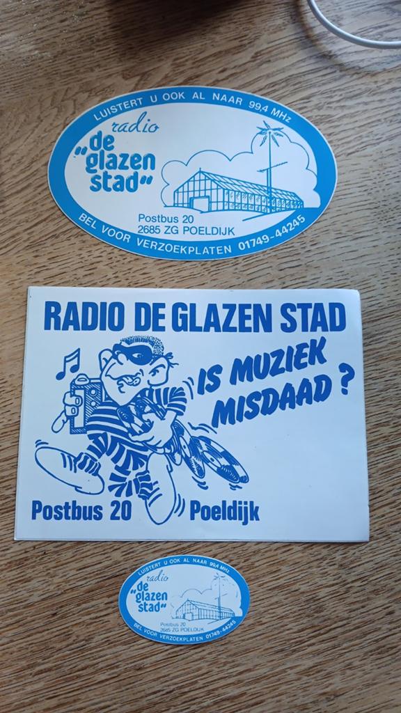 Sticker piraat amateurzender Radio De Glazen Stad, POELDIJK, Ophalen of Verzenden, Zo goed als nieuw